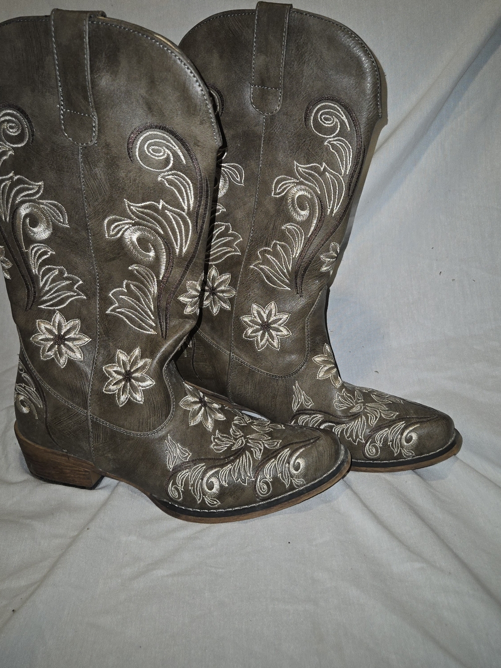 Embroidered Floral Western Heeled Boots in Olive Gray